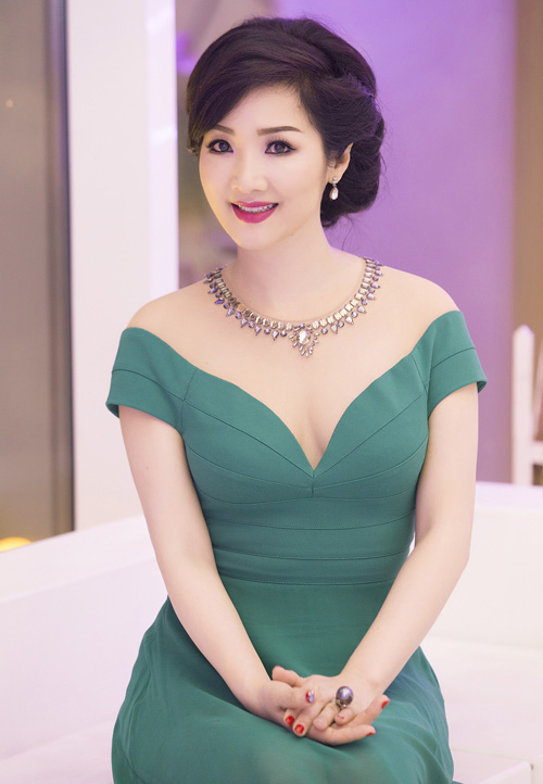 Giáng My: Hoa hậu chăm khoe vòng 1 nhất nhì showbiz - 3