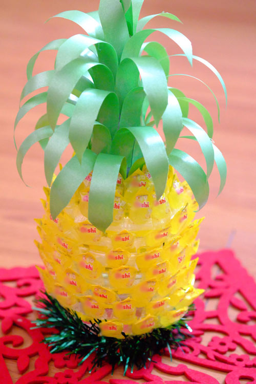 Cách làm quả dứa từ kẹo để ban thờ ngày Tết - 10