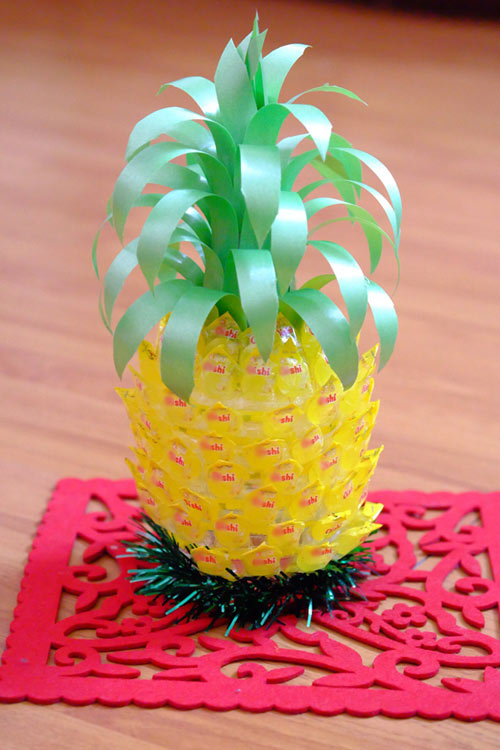 Cách làm quả dứa từ kẹo để ban thờ ngày Tết - 11