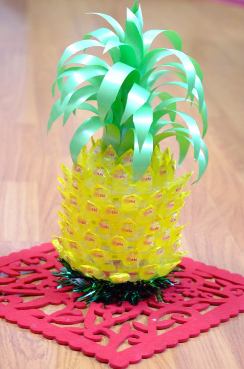 Cách làm quả dứa từ kẹo để ban thờ ngày Tết - 9