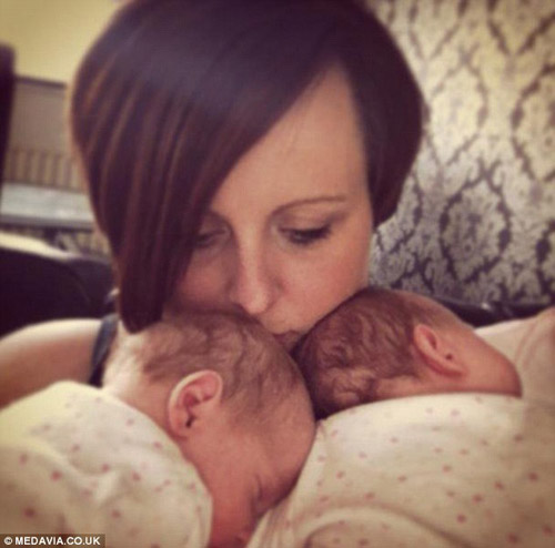 Cặp song thai chung bọc ối sống sót kỳ diệu - 1