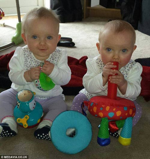 Cặp song thai chung bọc ối sống sót kỳ diệu - 9