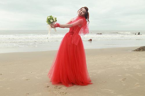 So nhan sắc hai quot;cô dâu tháng 2quot; của showbiz - 2