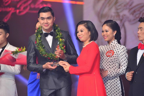 Quán quân quot;Solo cùng Boleroquot; chỉ học hết lớp 8 - 14