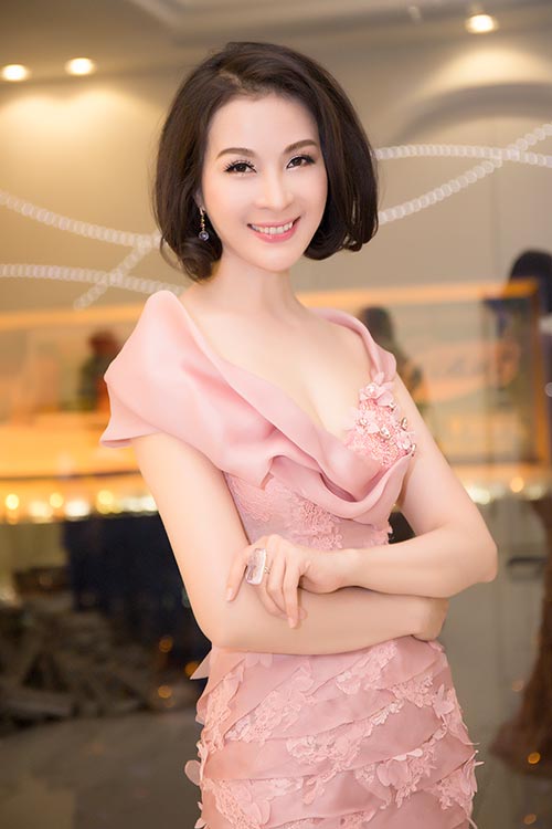 HH Diệu Hoa quot;đọquot; nhan sắc không tuổi với Thanh Mai - 4