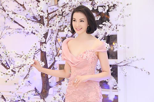 HH Diệu Hoa quot;đọquot; nhan sắc không tuổi với Thanh Mai - 5