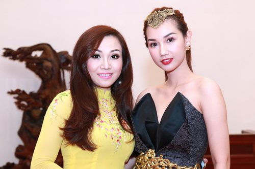 MC Quỳnh Chi gợi cảm quot;hút hồnquot; bên Á hậu Phạm Hương - 10