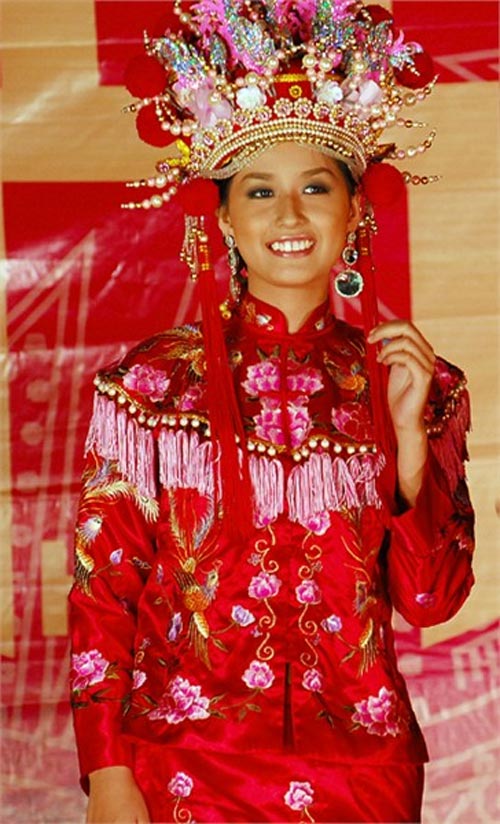 Mai Phương Thúy làm cô dâu gợi cảm dù chưa kết hôn - 5