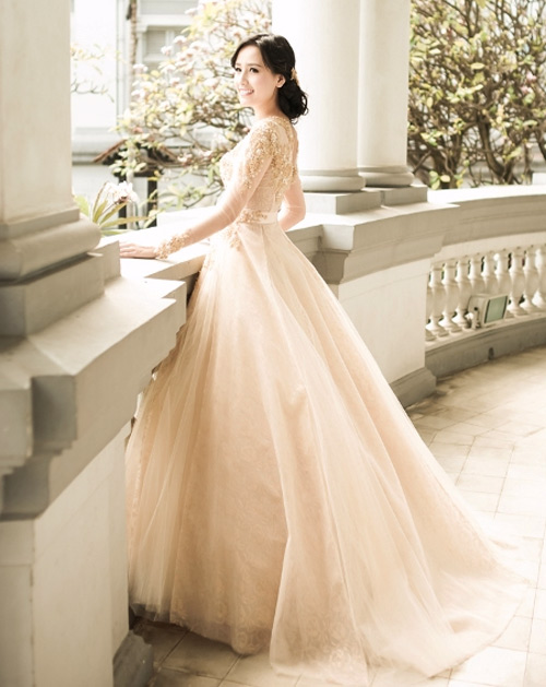 Mai Phương Thúy làm cô dâu gợi cảm dù chưa kết hôn - 9