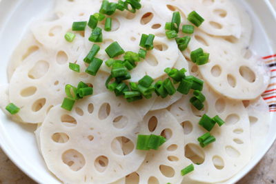 Gỏi củ sen kiểu mới, vài phút là xong - 1