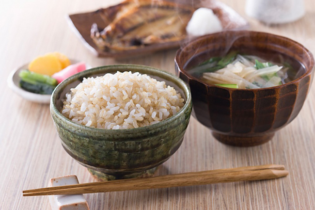 Gạo lứt

Gạo lứt nhiều chất xơ hơn gạo trắng giúp tăng sự trao đổi chất và đốt cháy chất béo.
