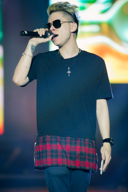 Hoà Minzy tươi rói xuất hiện sau ồn ào Công Phượng - 11