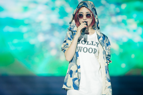 Hoà Minzy tươi rói xuất hiện sau ồn ào Công Phượng - 6