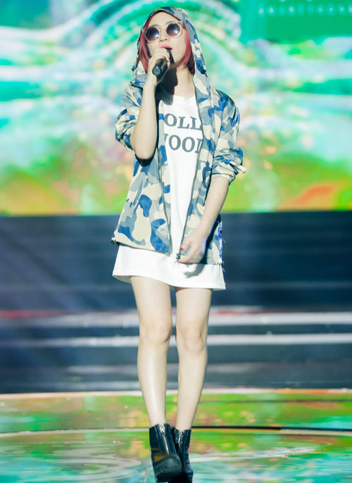 Hoà Minzy tươi rói xuất hiện sau ồn ào Công Phượng - 7