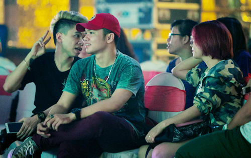 Hoà Minzy tươi rói xuất hiện sau ồn ào Công Phượng - 4