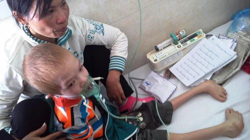 Thương bé 10 tuổi học lớp 1 dở dang vì bệnh quái ác - 1