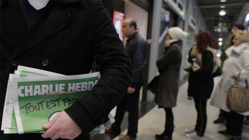 Dòng tiền đổ về Charlie Hebdo sau vụ khủng bố - 1