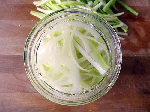 Su hào muối chua giòn giòn hấp dẫn - 6