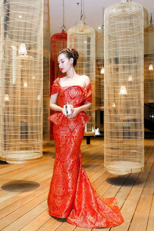 quot;Loạn nhịp timquot; trước vẻ quyến rũ của MC Quỳnh Chi - 4