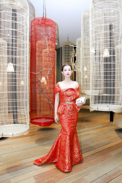 quot;Loạn nhịp timquot; trước vẻ quyến rũ của MC Quỳnh Chi - 7