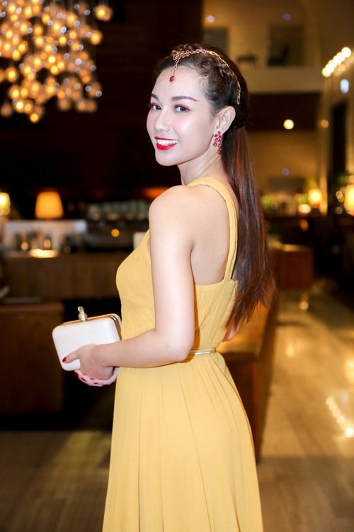 quot;Loạn nhịp timquot; trước vẻ quyến rũ của MC Quỳnh Chi - 15