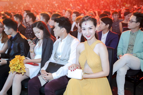 quot;Loạn nhịp timquot; trước vẻ quyến rũ của MC Quỳnh Chi - 17