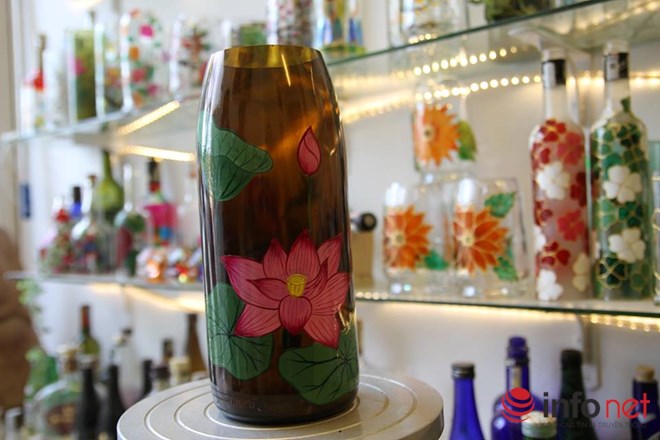 Ngỡ ngàng ngắm vẻ đẹp những món đồ trang trí Tết bằng ve chai - 7