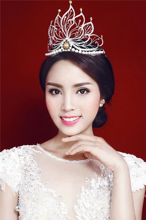 Á hậu, HHVN 2014 lại gây ồn ào chuyện yêu, quát bố mẹ - 1