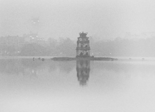 Cuối tuần, Hà Nội tăng nhiệt, sương mù dày đặc sáng sớm - 1