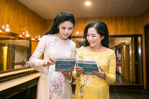 Nathan Lee rạng rỡ bên mẹ ở sân bay - 12