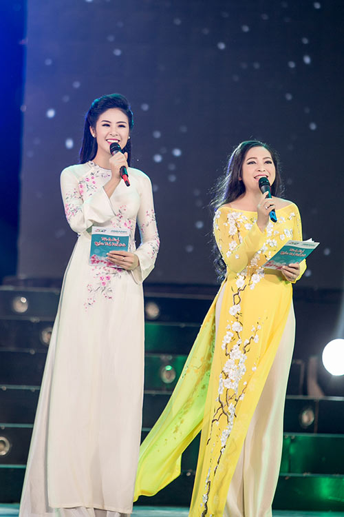 Nathan Lee rạng rỡ bên mẹ ở sân bay - 13