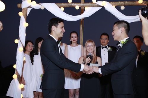 Đám cưới đẹp như cổ tích của NTK đồng tính Adrian Anh Tuấn - 10