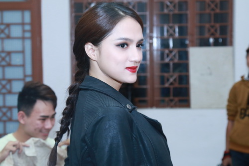 Angela Phương Trinh khoe quot;bụng bầuquot; đau khổ vẫn đẹp - 9