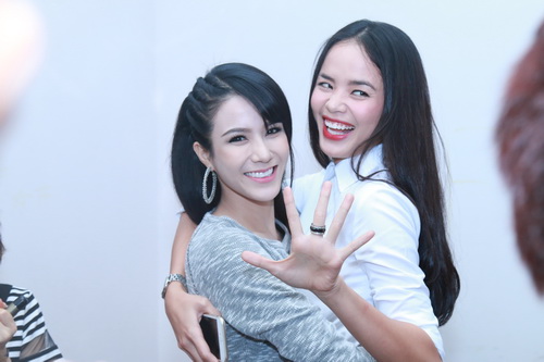 Angela Phương Trinh khoe quot;bụng bầuquot; đau khổ vẫn đẹp - 12