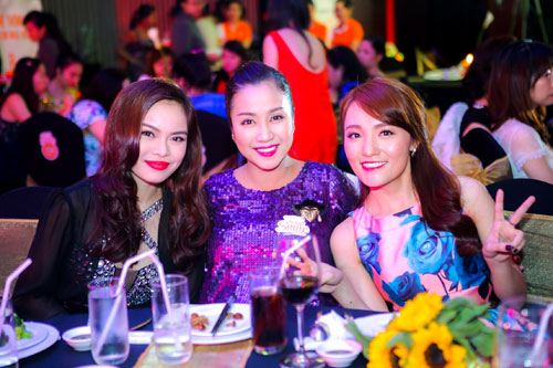 Giang Hồng Ngọc khoe chân thon thẳng tắp - 7