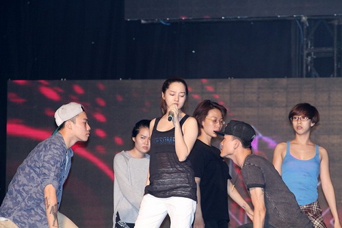 Hoàng Thùy Linh chính thức quot;rớtquot; khỏi The Remix - 7