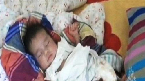 Trung Quốc: Bán con trai mới sinh giá 7.000 USD - 1
