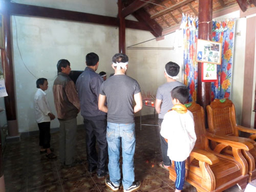 TNGT 9 người chết: Cô dâu đội khăn tang vào ngày cưới - 1