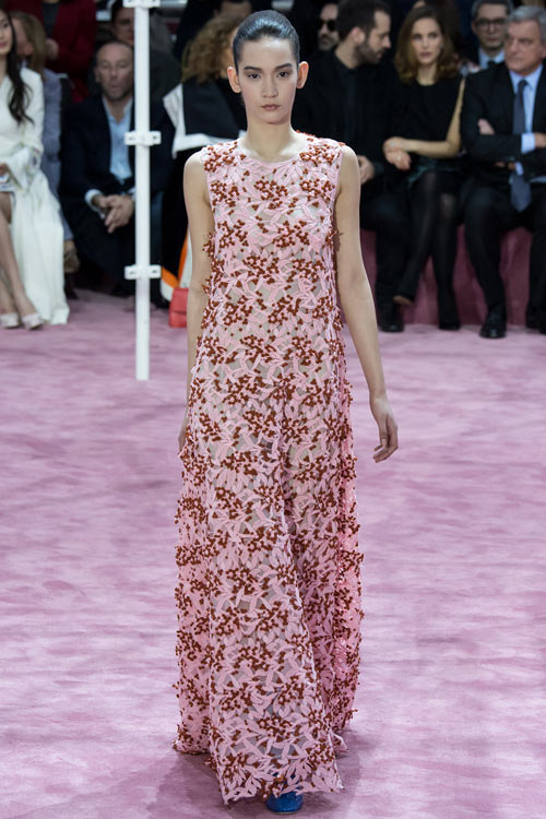 Thích thú với mẫu áo khoác nhựa xa xỉ của Dior - 17
