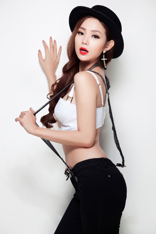 Top 5 sao Việt gợi cảm nhất với son đậm - 16