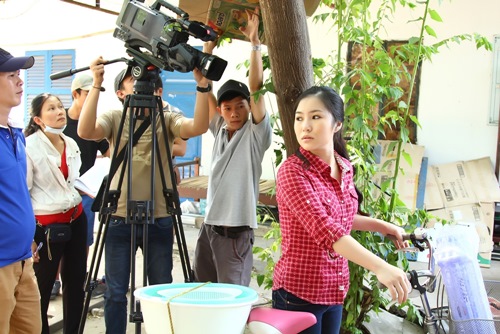 Hương Tràm giản dị và mộc mạc đi đóng phim - 10