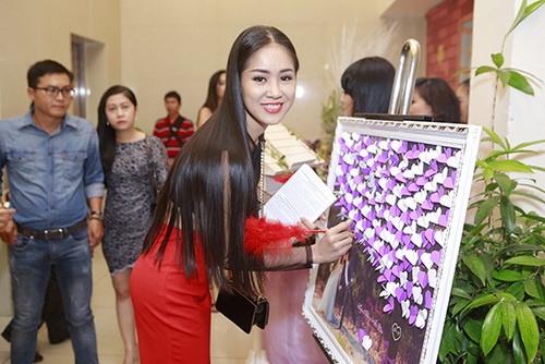 Lê Phương gợi cảm khó cưỡng giữa quot;bãoquot; ly hôn - 2