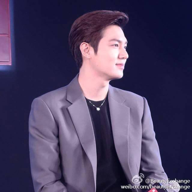 Lee Min Ho đẹp trai bảnh bao đi quảng bá phim - 1