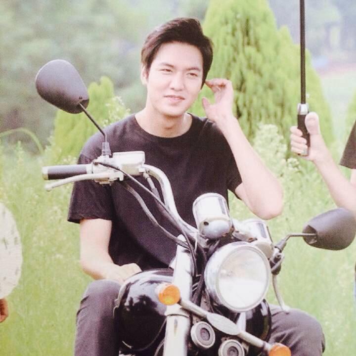 Lee Min Ho đẹp trai bảnh bao đi quảng bá phim - 9