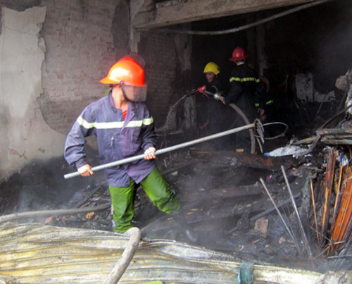 Nghệ An: Chủ nhà đi vắng, quot;bà hỏaquot; thiêu rụi nhà 2 tầng - 3