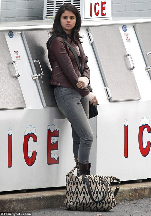 Lộ ảnh Selena Gomez tăng cân béo ú - 3