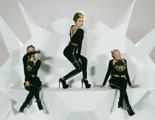 Isaac 365 quot;đánh lẻquot; sau khi làm dậy sóng The Remix - 12