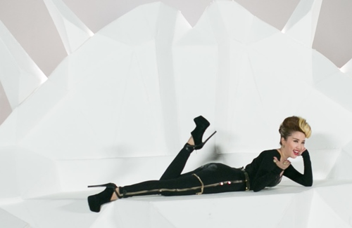 Isaac 365 quot;đánh lẻquot; sau khi làm dậy sóng The Remix - 14