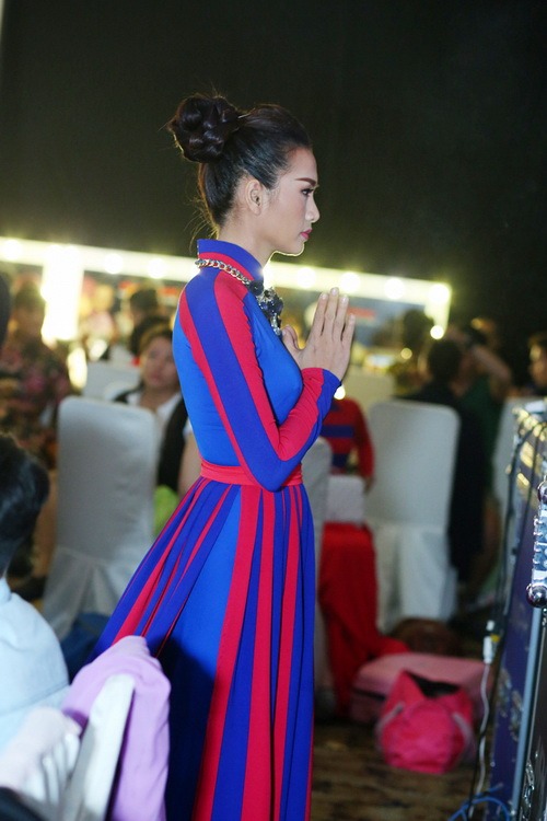 Anh Thư quot;sang chảnhquot; đi diễn bằng xế hộp mới tậu - 7