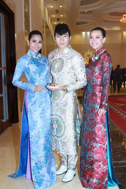 Võ Hoàng Yến vòng 1 bốc lửa với phong cách quân đội - 19